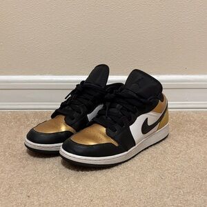 Nike Black and Gold Sneakers size 6y